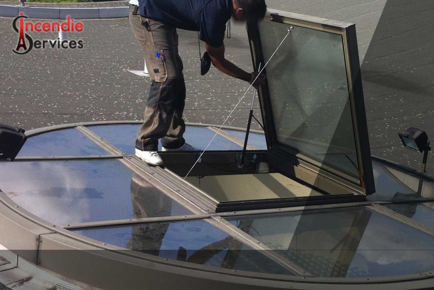 Spécialiste DESENFUMAGE à PARIS 15 (75015) - Entreprise Certifiée | Incendie Services Paris